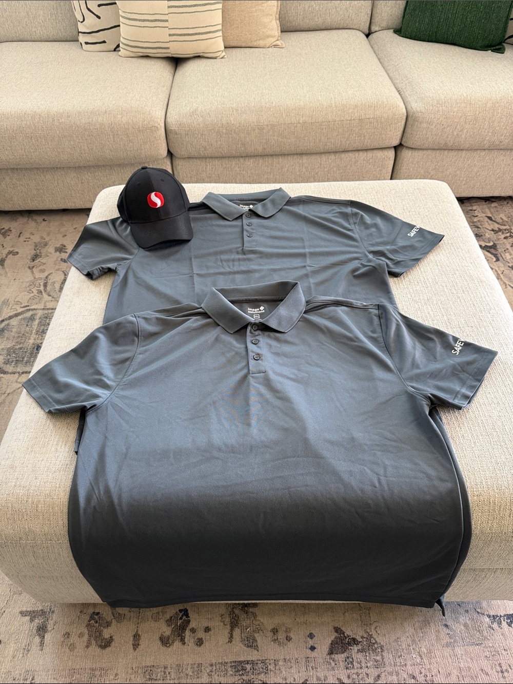 Men's Gray Performance Polo Shirt with Subtle Sleeve Logo